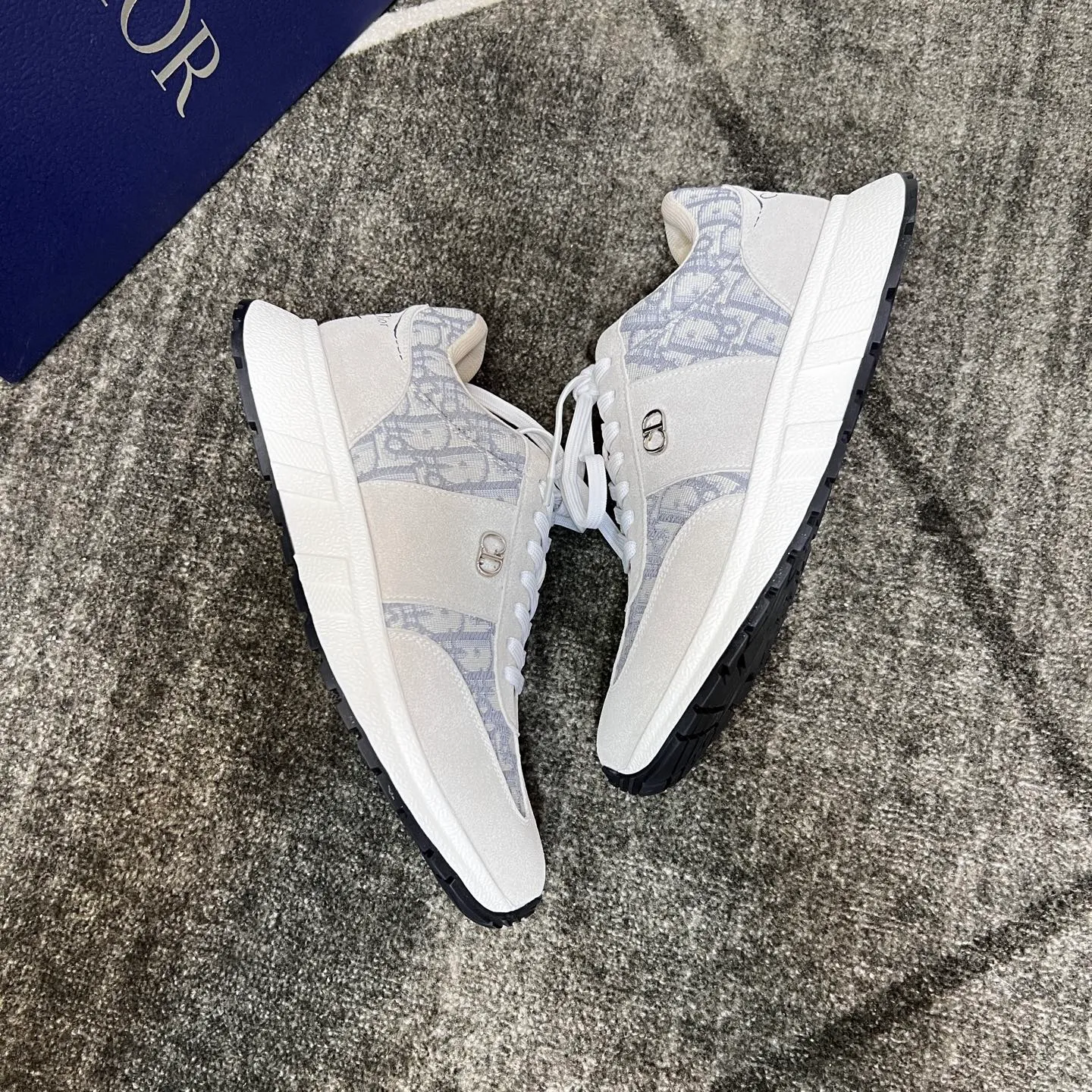 Factory price: 438💰【DIAo·Dior】Original quality.~ Unique modern style sneakers. 🏃A must-have casual shoe for trendy men😍😍 Original brand imported from Italy, imported original leather, sheep lining (refuses to discolor and grind feet) Sole: Original sole provided by the original factory, French lazy style design ⚠️Fit to the feet, original quality, super comfortable original sole. It’s like shooting the real thing 🎬The real thing is better, high-quality sneakers, size: 38-44, custom-made 45